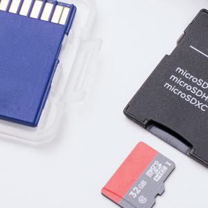 מתאמים וכרטיסי זכרון